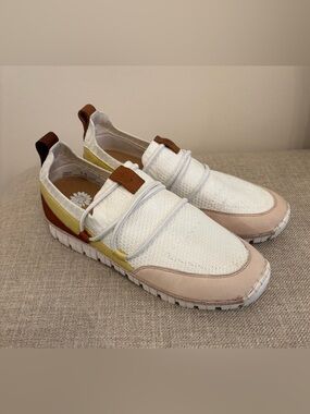Yellow Box Junior Slip On Sneakers Elastic Shoestrings Women’s 7.5 White/Rust